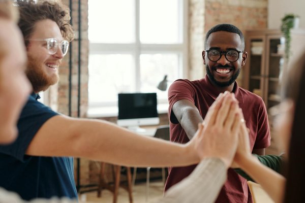 Comment intégrer un système de feedback 360 pour le développement personnel des employés?